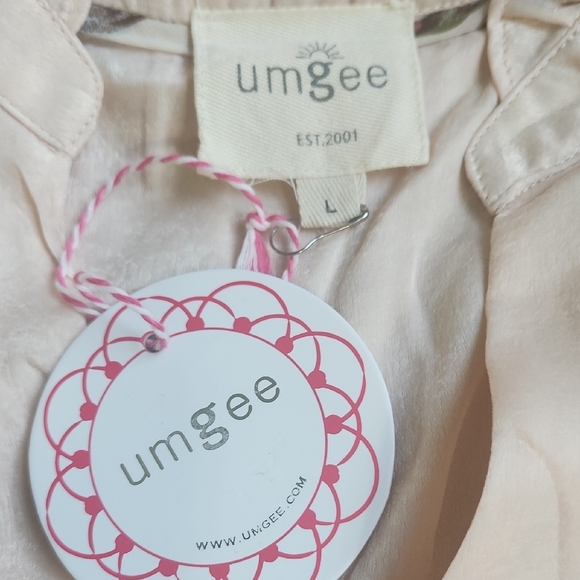 Umgee Lightest Of Pinks Floral Lace Sleeve Blouse - Picture 2 of 8